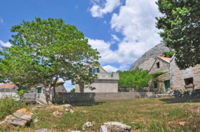 Apartments with a parking space Borak, Omis - 15767